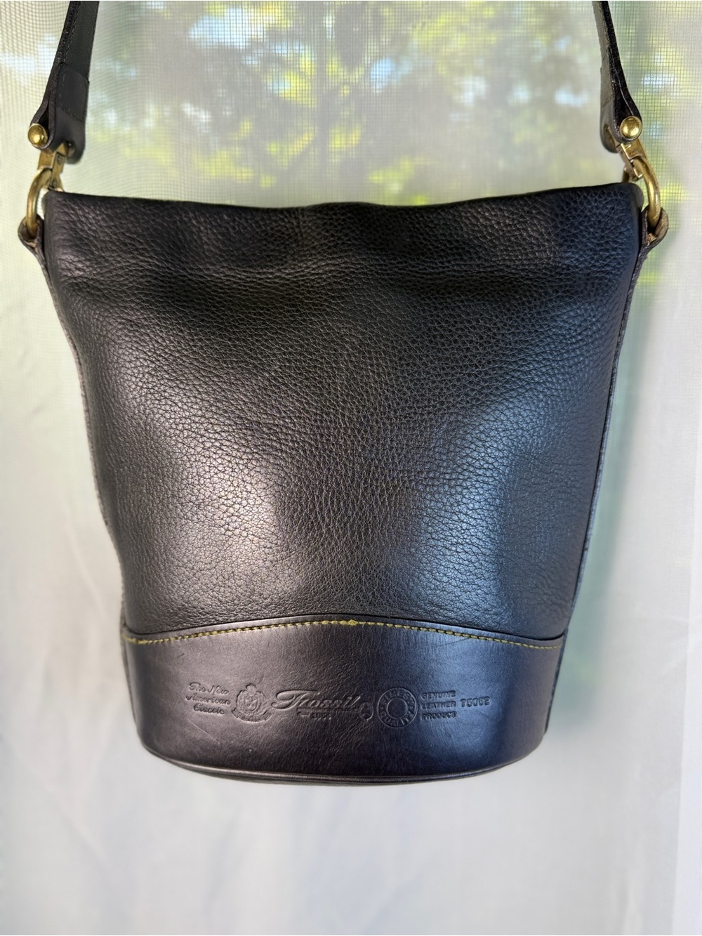 Fossil Vintage 1954 Black Pebbled Leather Bucket Bag Crossbody Brass HW EUC